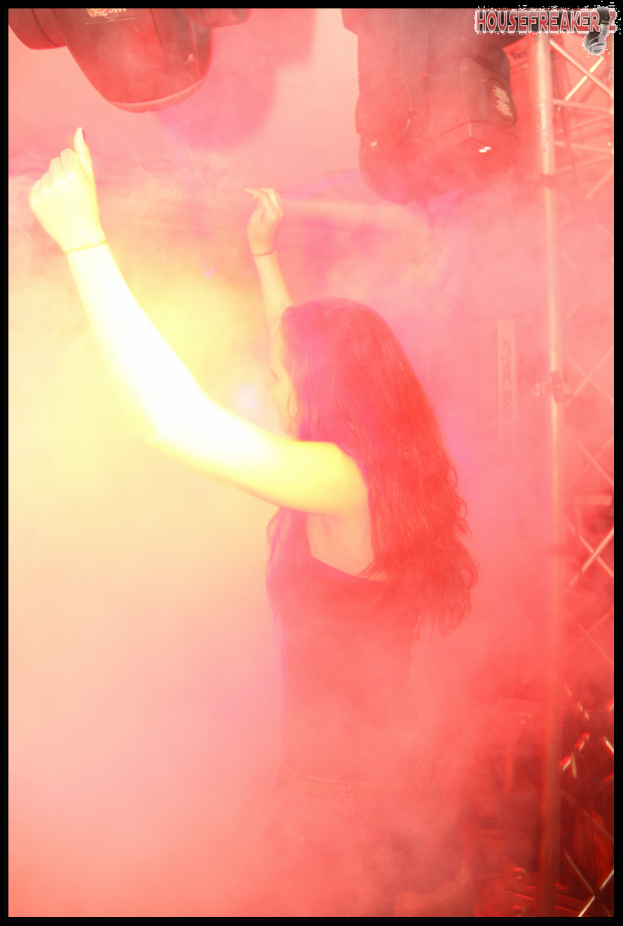 889x1321 pixels (1.071K)